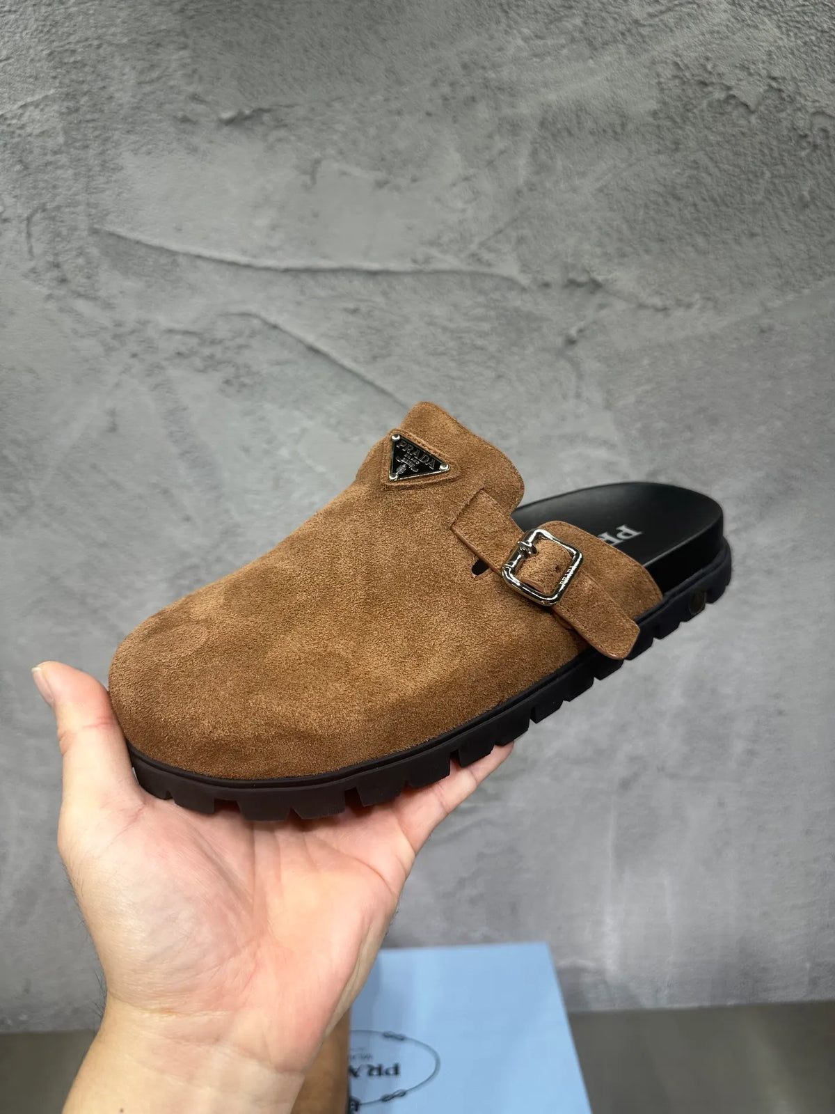 Cowhide Leather Slippers 833587