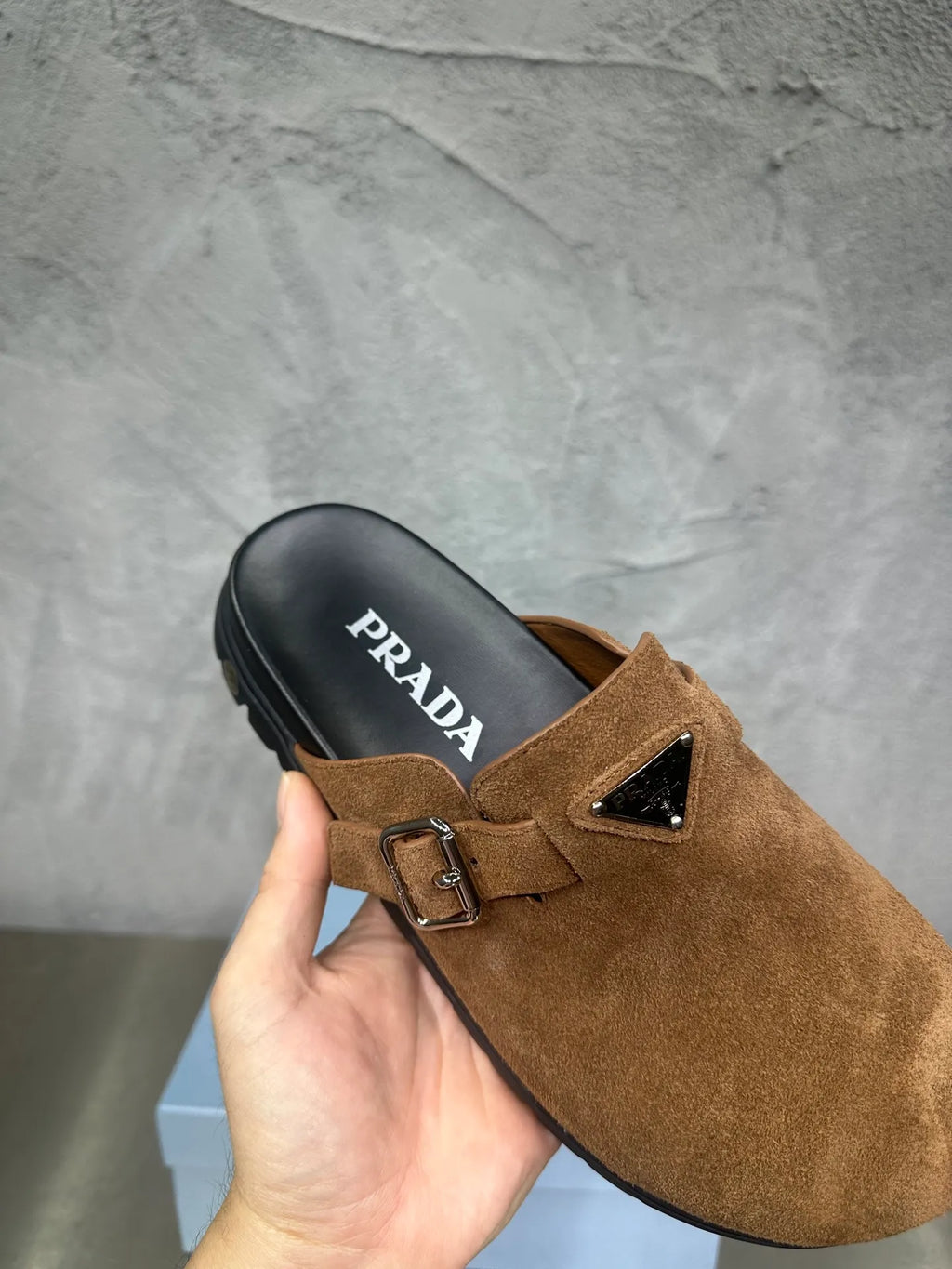 Cowhide Leather Slippers 833587