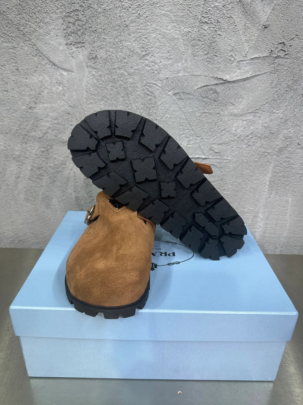 Cowhide Leather Slippers 833587