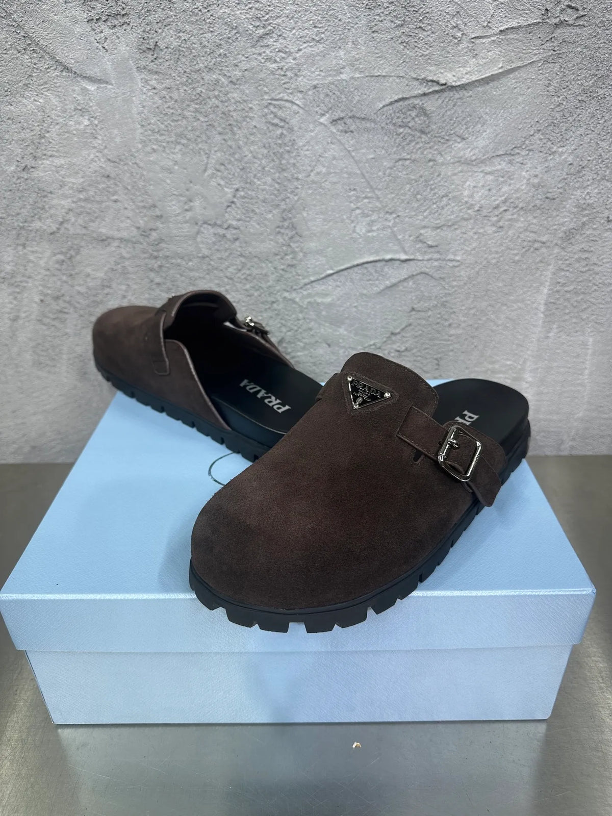 Cowhide Leather Slippers 833590