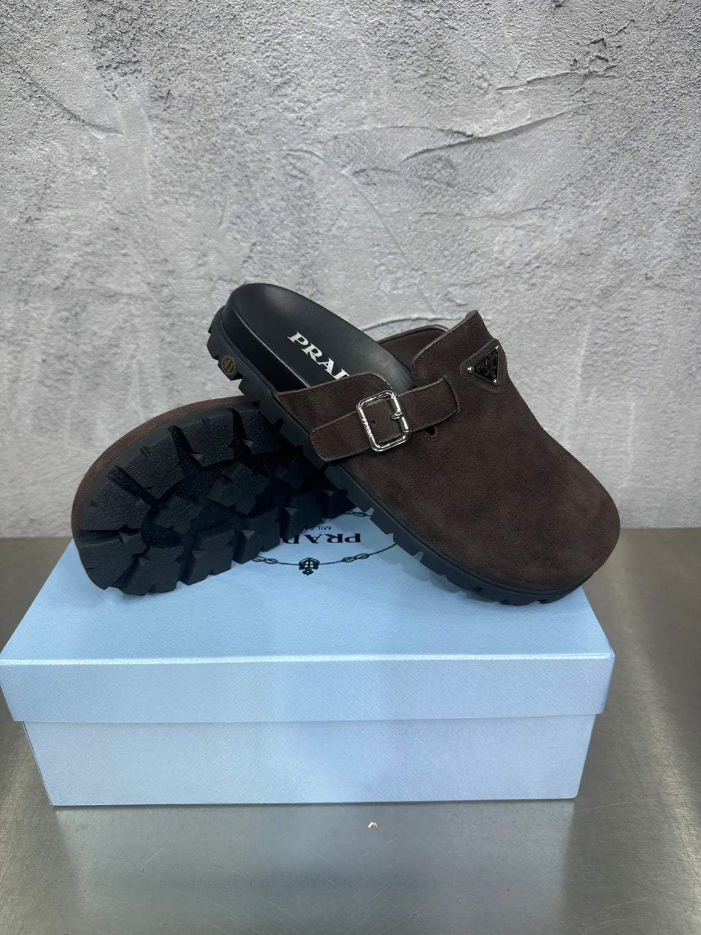 Cowhide Leather Slippers 833590