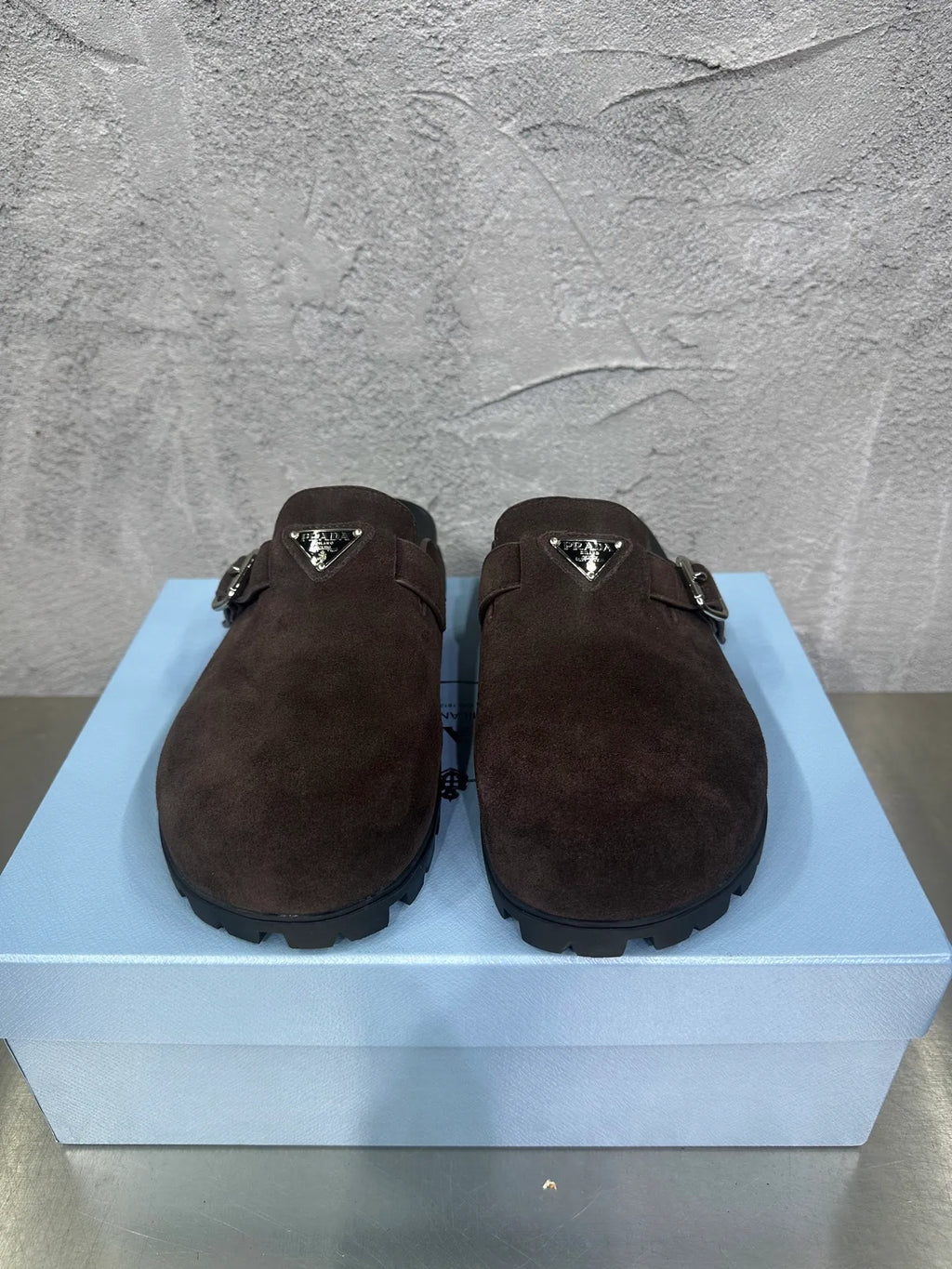 Cowhide Leather Slippers 833590