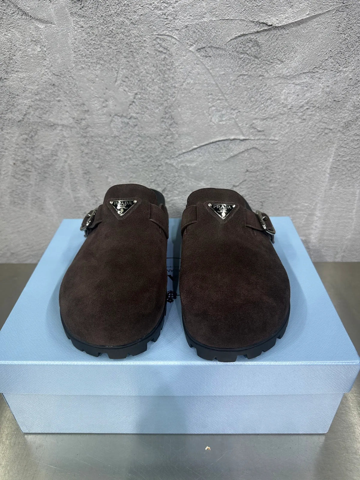 Cowhide Leather Slippers 833590