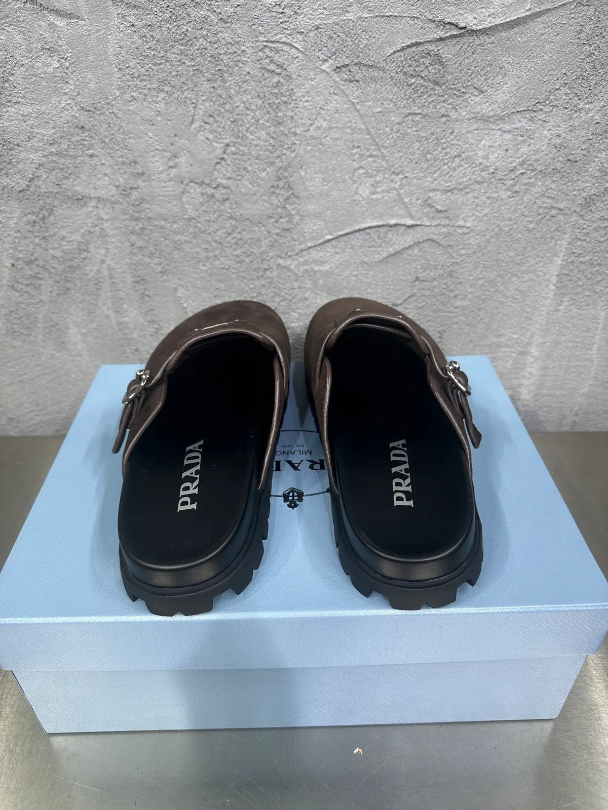 Cowhide Leather Slippers 833590