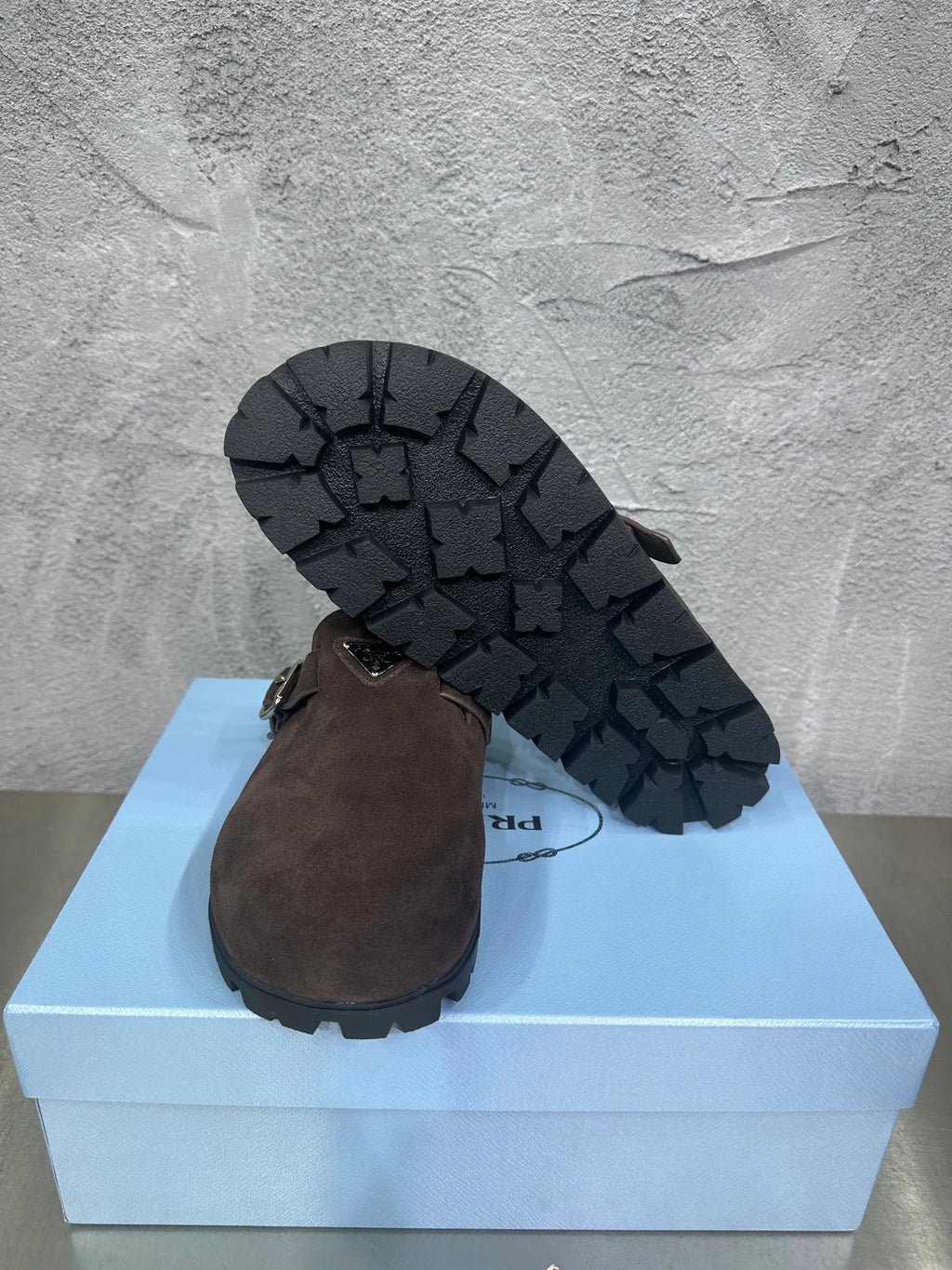 Cowhide Leather Slippers 833590