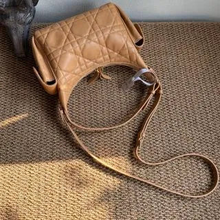 D-Dream 9.4 in Lambskin Handbag 6323 Earthy Yellow