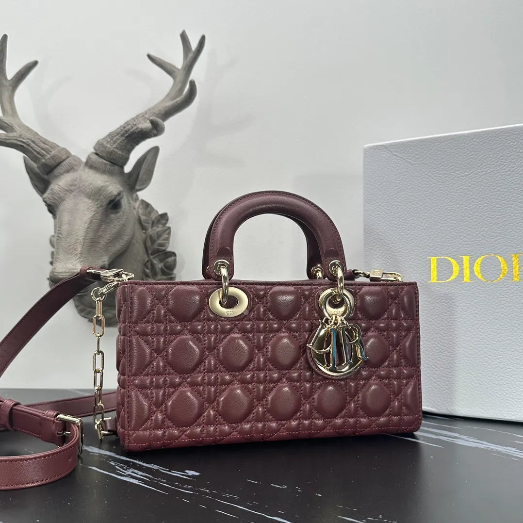 D-Joy 10.2 in Sheepskin Handbag M0540