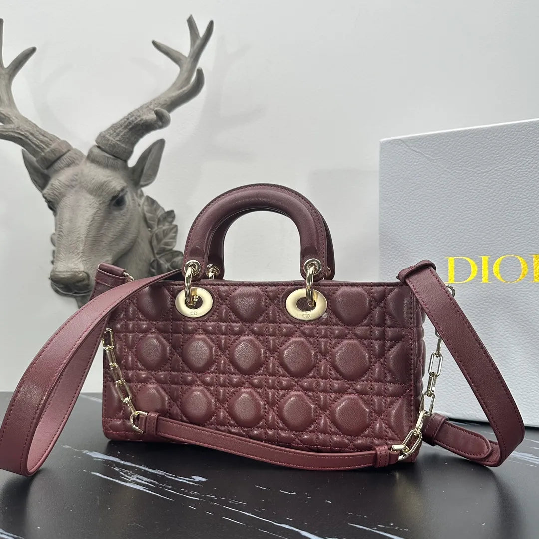 D-Joy 10.2 in Sheepskin Handbag M0540