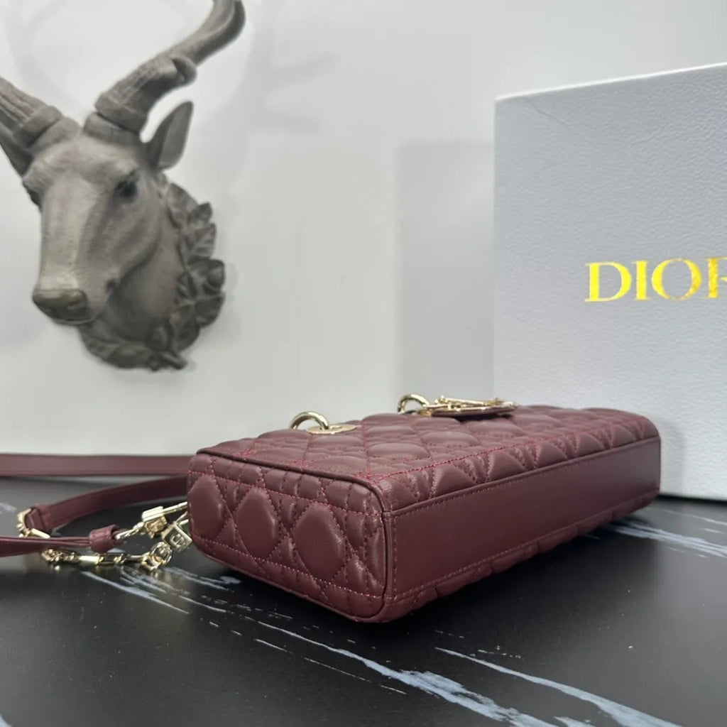 D-Joy 10.2 in Sheepskin Handbag M0540