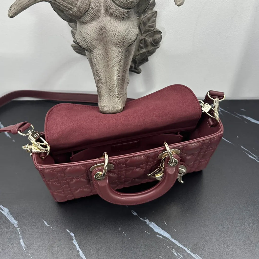 D-Joy 10.2 in Sheepskin Handbag M0540