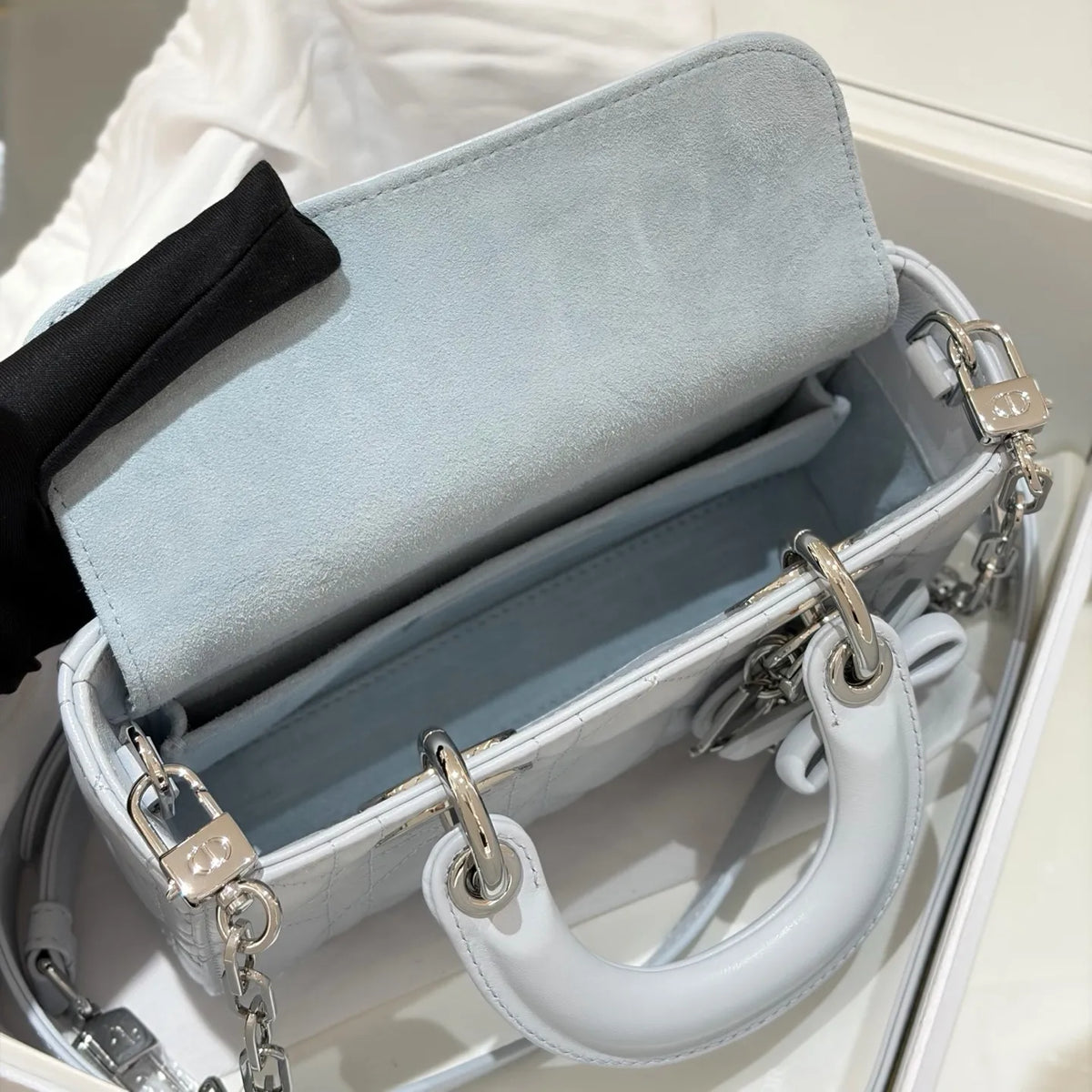 D-Joy 19 Bow Cannage Chain Shoulder Bag Glacier Blue 135355