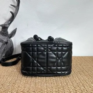 D-Motion 7.3 in Sheepskin Handbag 2851 Black