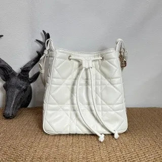 D-Motion 9.1 in Cannage Sheepskin Bucket Bag 2852