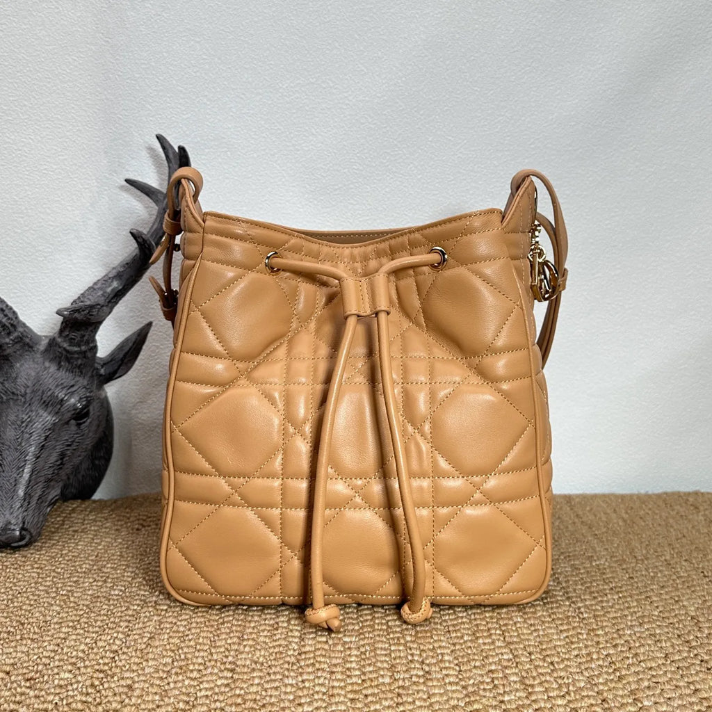 D-Motion 9.1 in Sheepskin Handbag 2852 Large Apricot