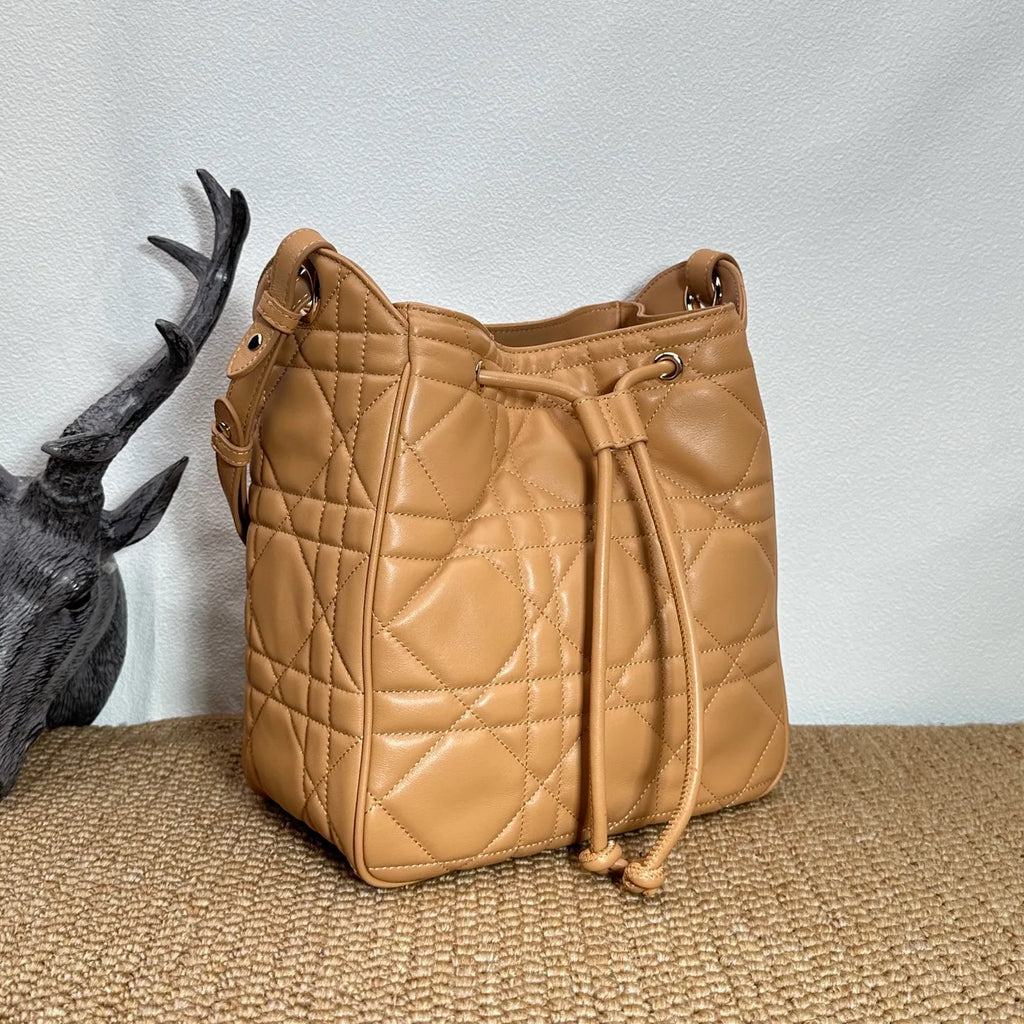 D-Motion 9.1 in Sheepskin Handbag 2852 Large Apricot