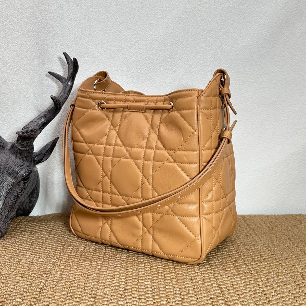 D-Motion 9.1 in Sheepskin Handbag 2852 Large Apricot