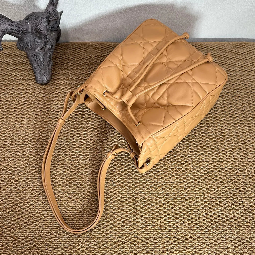 D-Motion 9.1 in Sheepskin Handbag 2852 Large Apricot