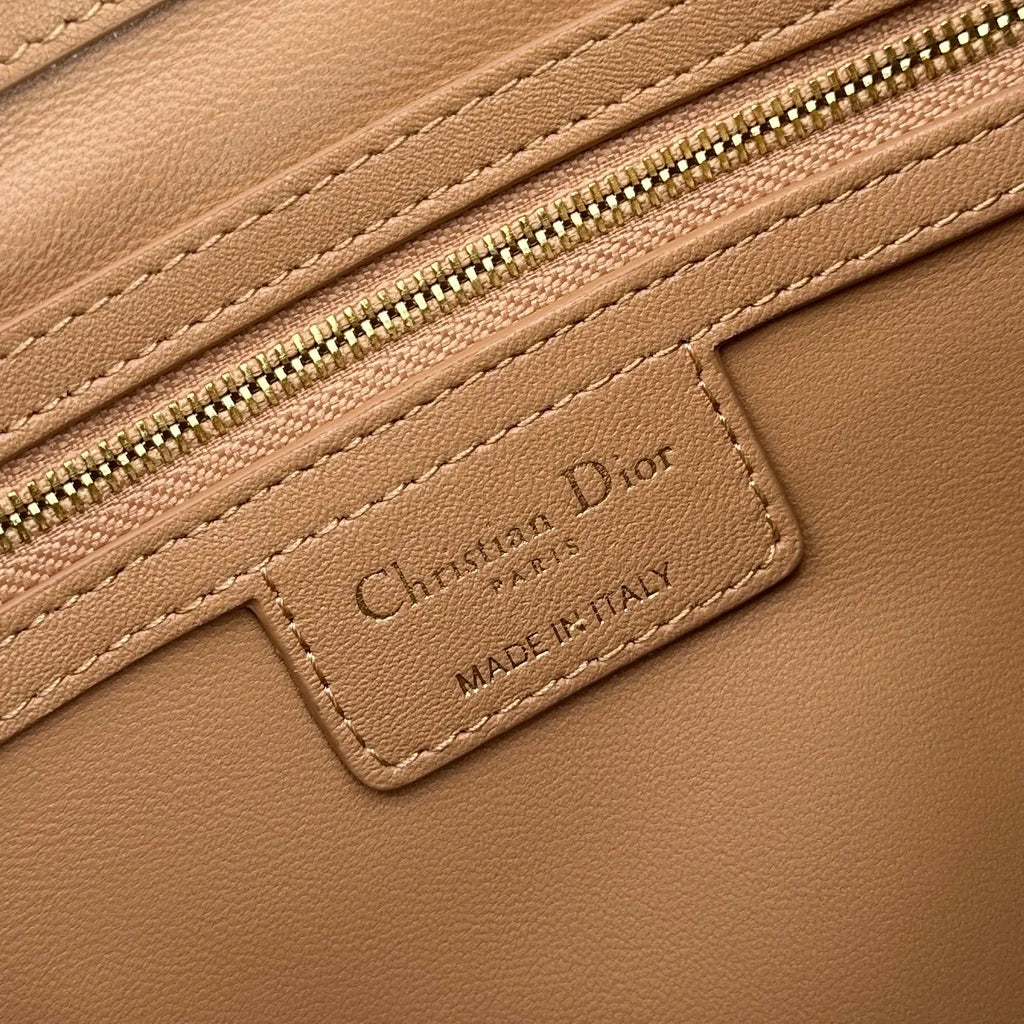 D-Motion 9.1 in Sheepskin Handbag 2852 Large Apricot