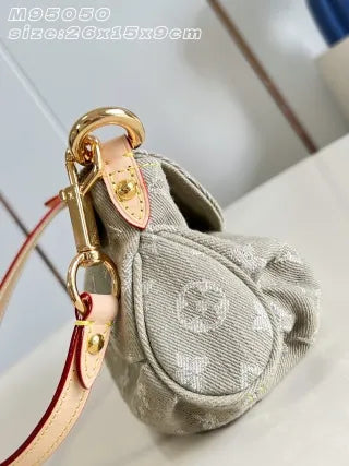 Denim 10.2 in Bag M95050