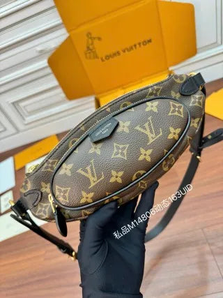 Diamond Pattern Leather 11.4 in Handbag M14806