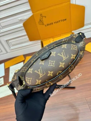Diamond Pattern Leather 11.4 in Handbag M14806