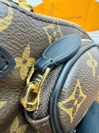 Diamond Pattern Leather 11.4 in Handbag M14806