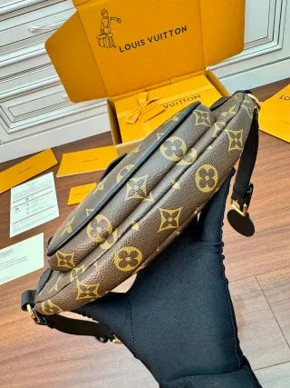 Diamond Pattern Leather 11.4 in Handbag M14806