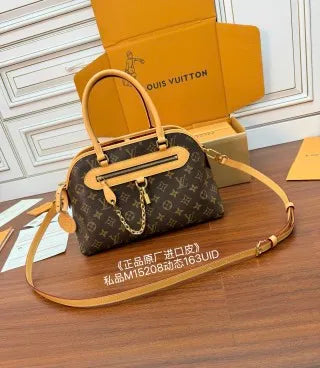 Diamond Pattern Leather Bag M15208