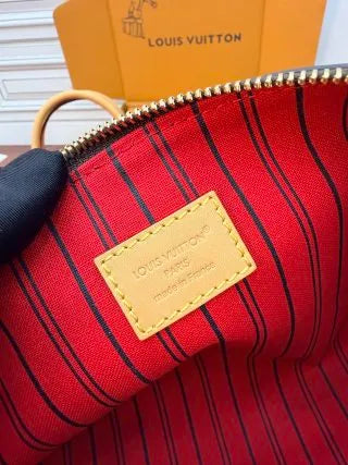 Diamond Pattern Leather Bag M15208