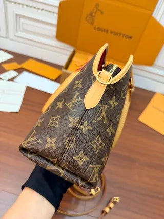 Diamond Pattern Leather Bag M15208