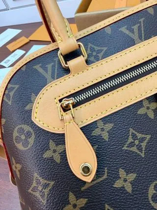 Diamond Pattern Leather Bag M15208