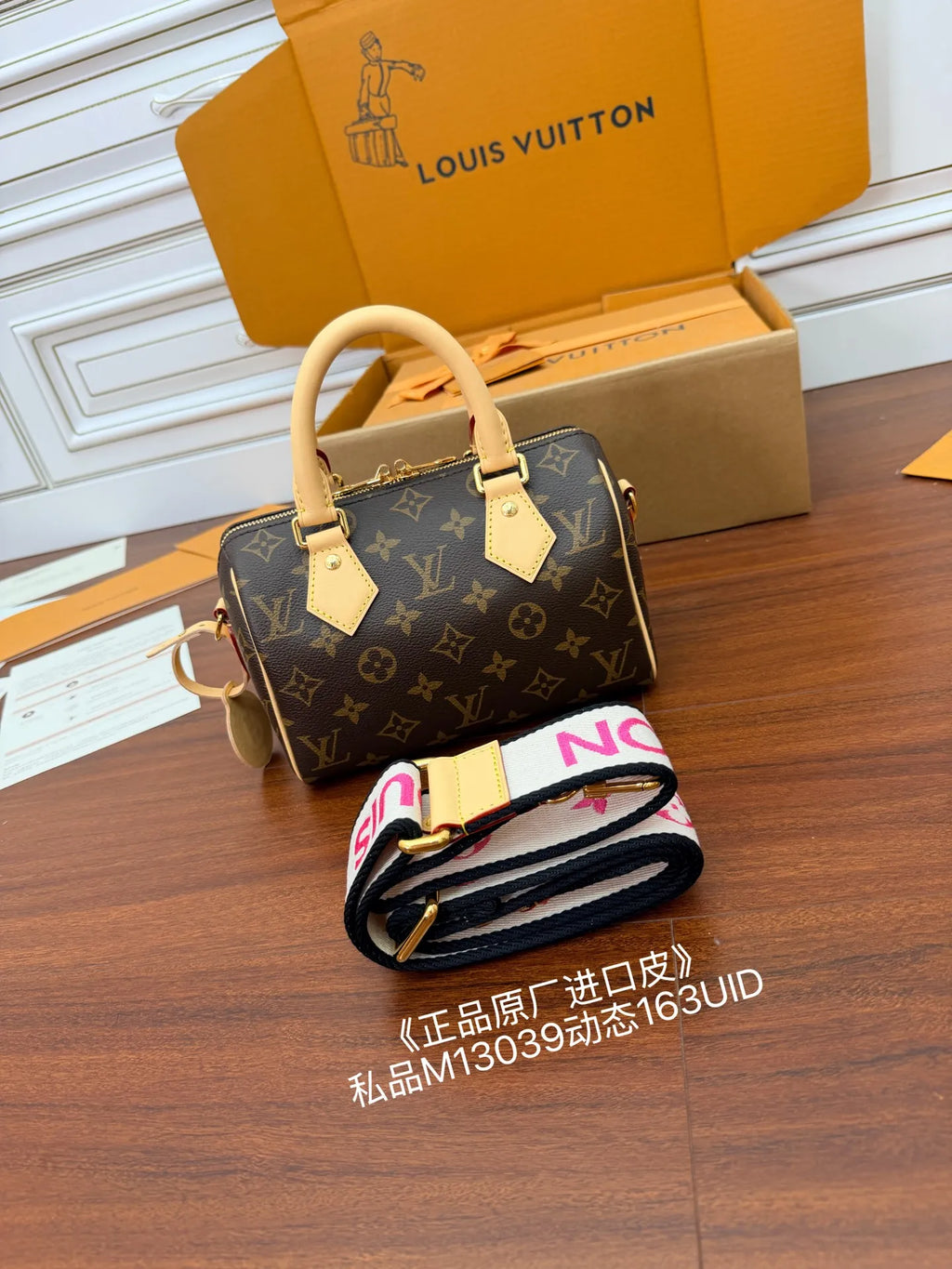 Diamond-Pattern Leather Handbag Crossbody Bag M13039 135639