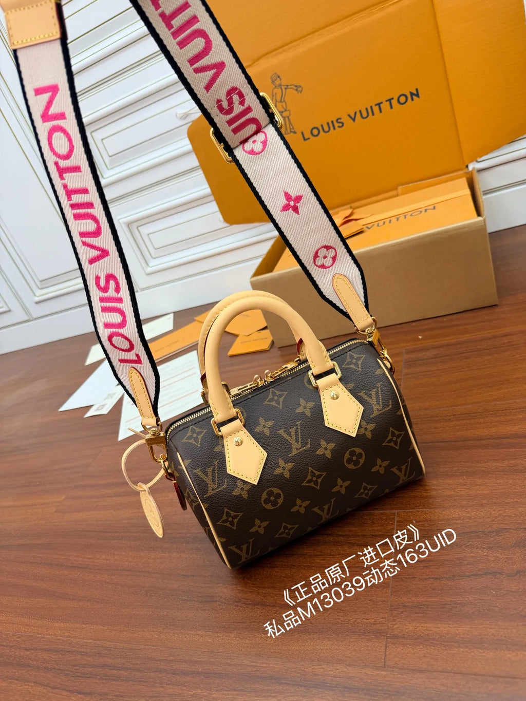 Diamond-Pattern Leather Handbag Crossbody Bag M13039 135639