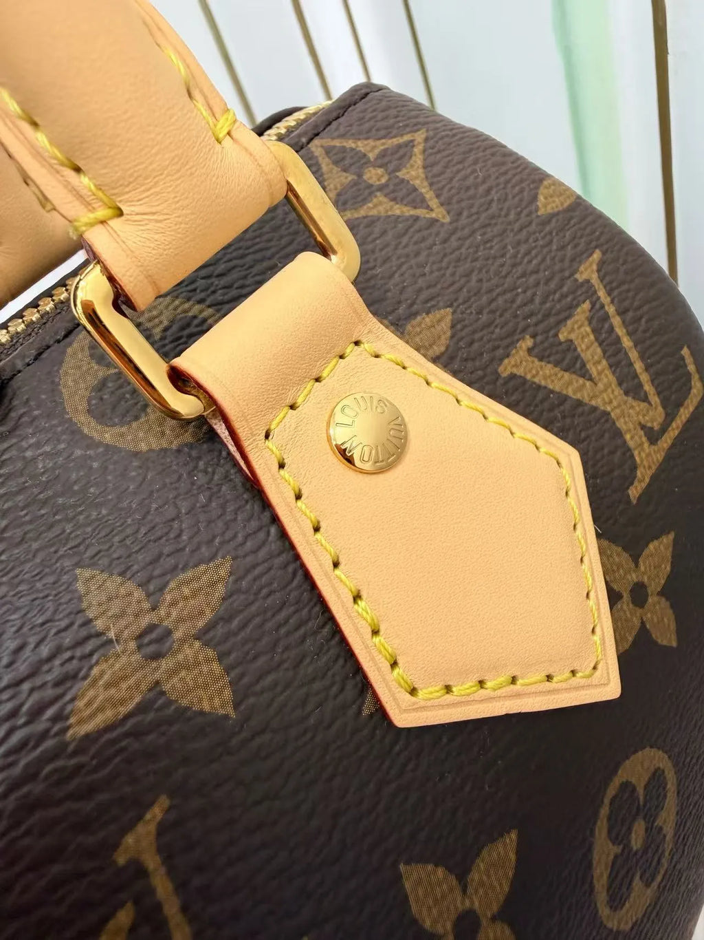 Diamond-Pattern Leather Handbag Crossbody Bag M13039 135639