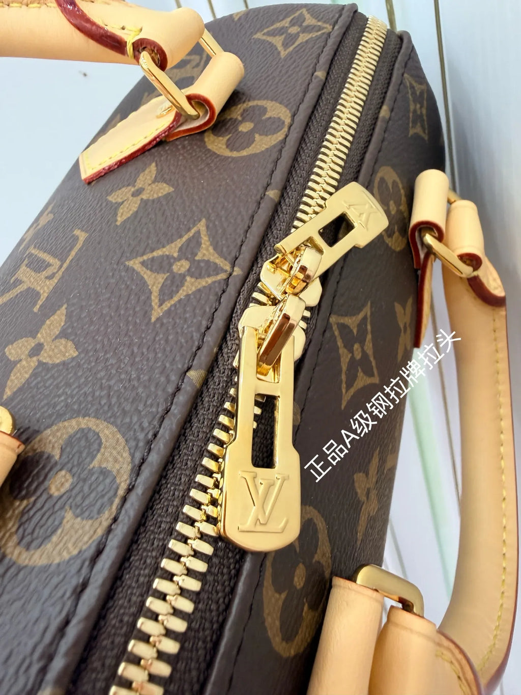 Diamond-Pattern Leather Handbag Crossbody Bag M13039 135639