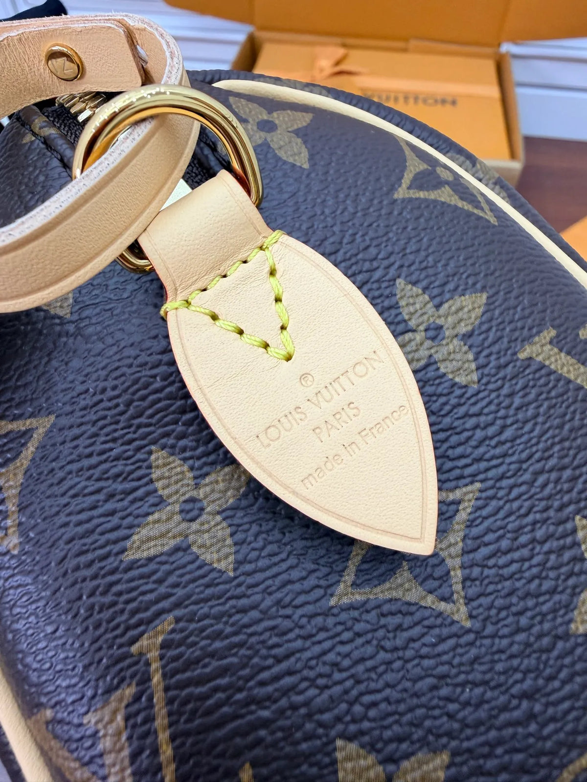 Diamond-Pattern Leather Handbag Crossbody Bag M13039 135639