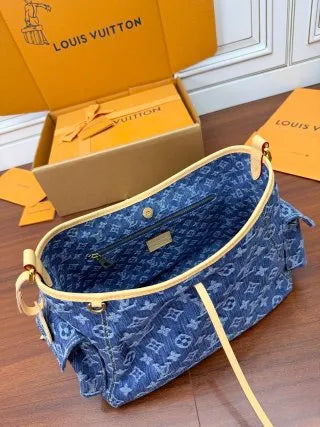 Diamond Pattern Leather Tote Handbag M28287 135592