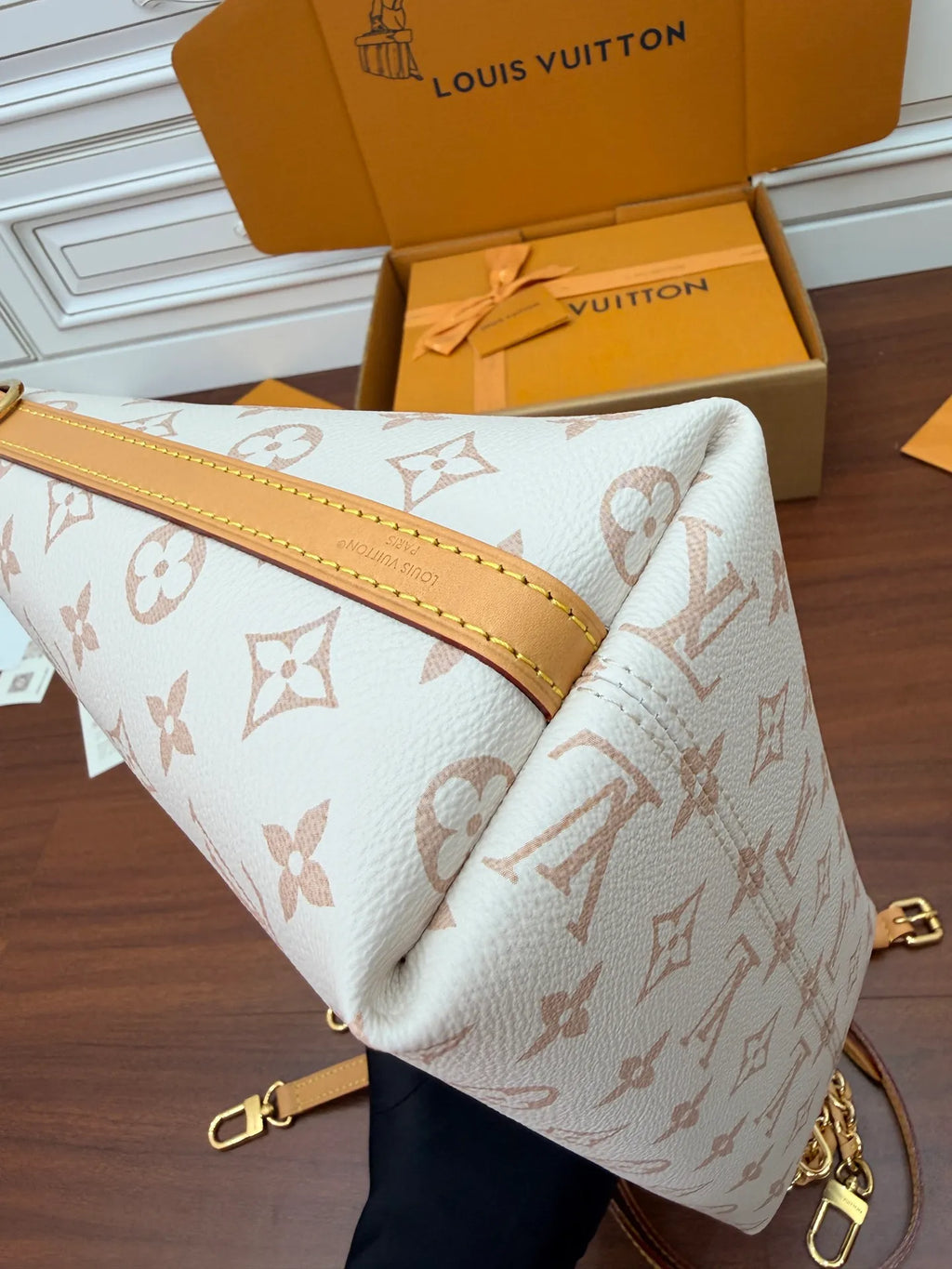 Diamond Quilted Leather Shoulder Bag M2A078
