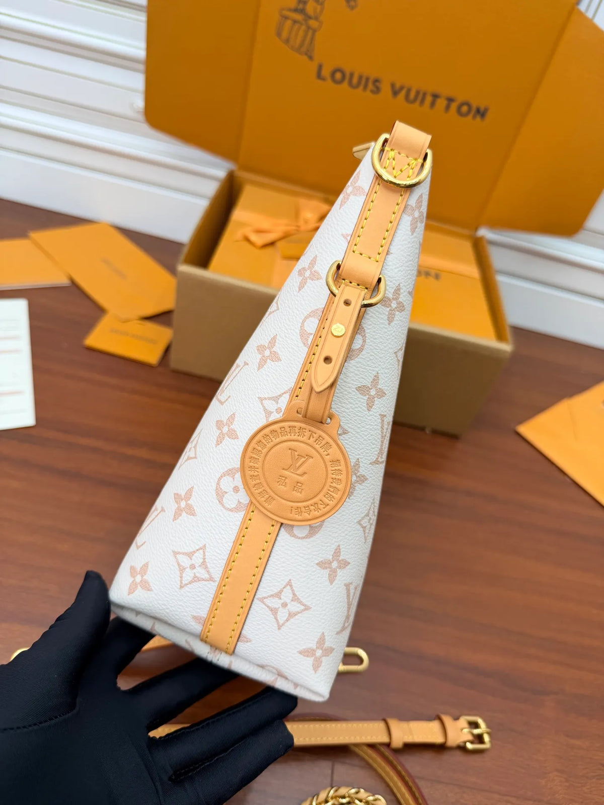 Diamond Quilted Leather Shoulder Bag M2A078