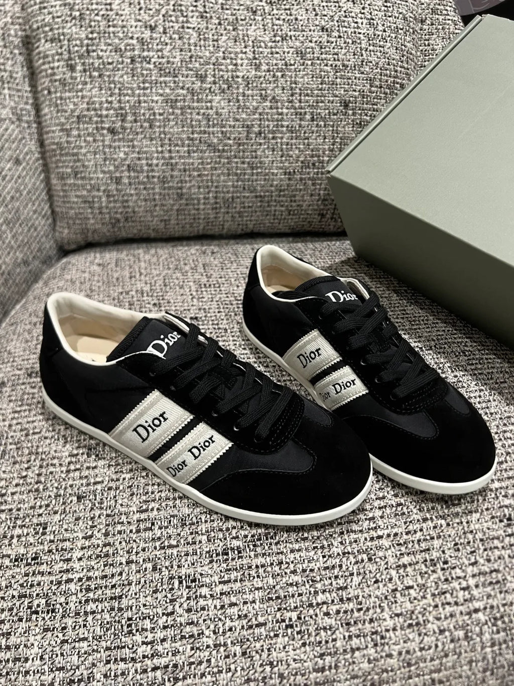 Dior 26Ss Women's Ribbon Embroidered Suede German Training Shoes