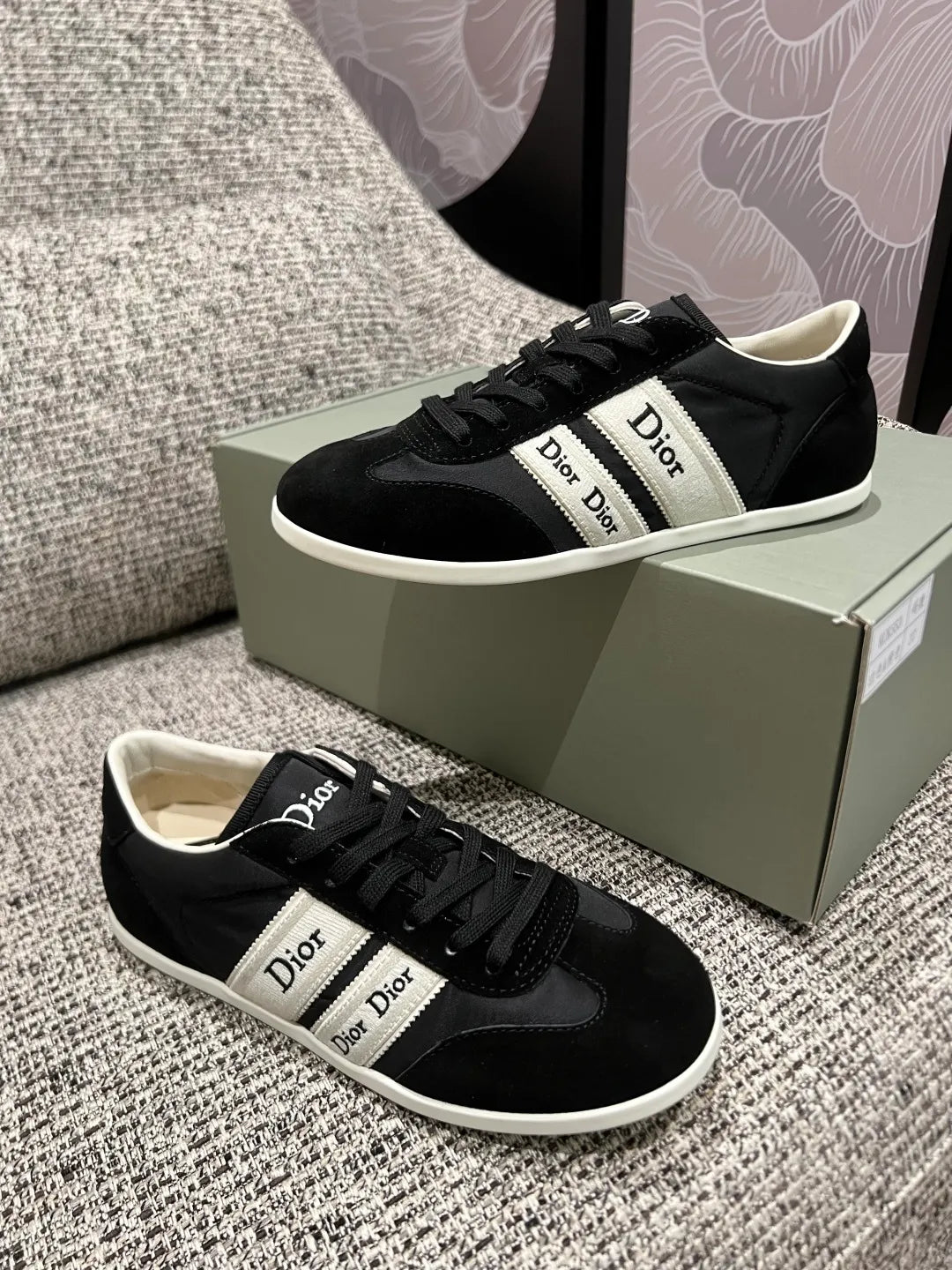 Dior 26Ss Women's Ribbon Embroidered Suede German Training Shoes