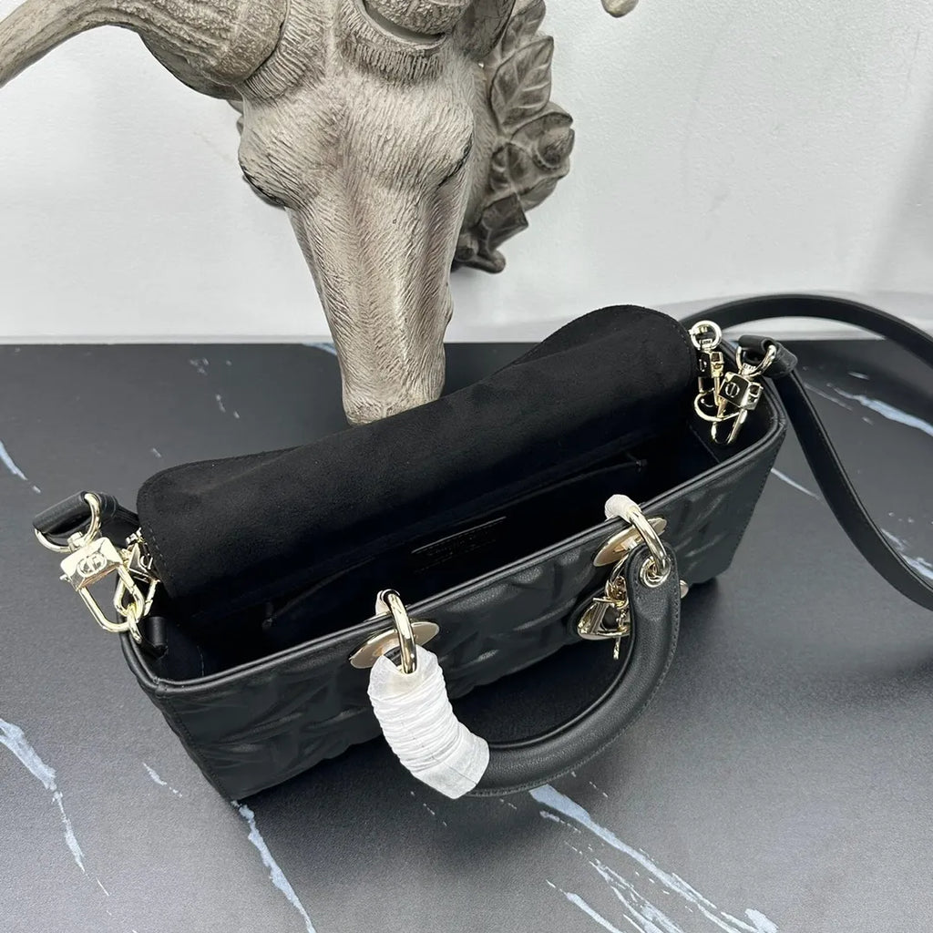 Dior D-Joy 8.7 in Handbag 0540