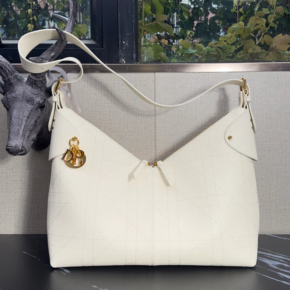 Voyage 13.4 in Leather Handbag 2847