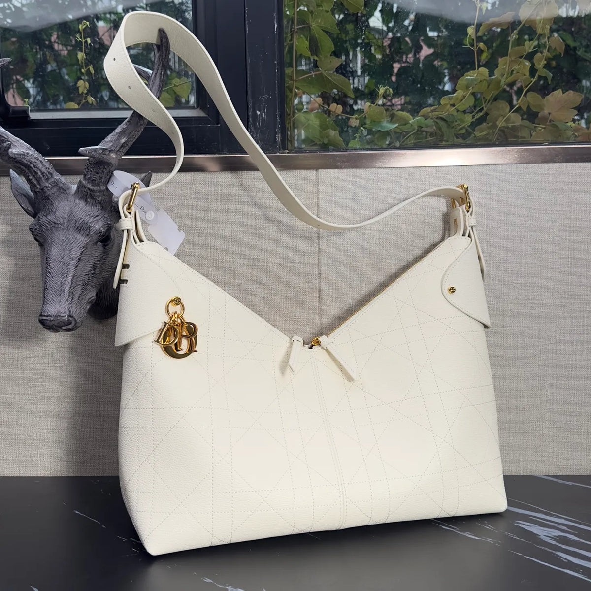 Voyage 13.4 in Leather Handbag 2847