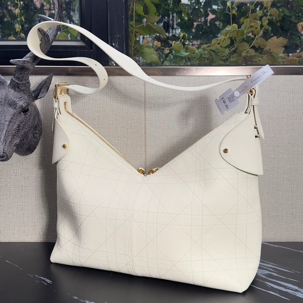 Voyage 13.4 in Leather Handbag 2847