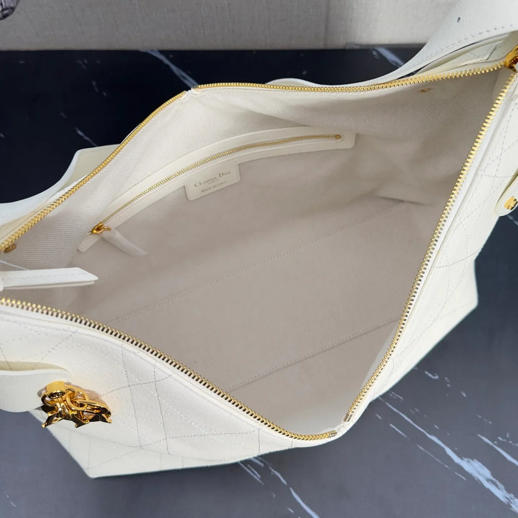 Voyage 13.4 in Leather Handbag 2847