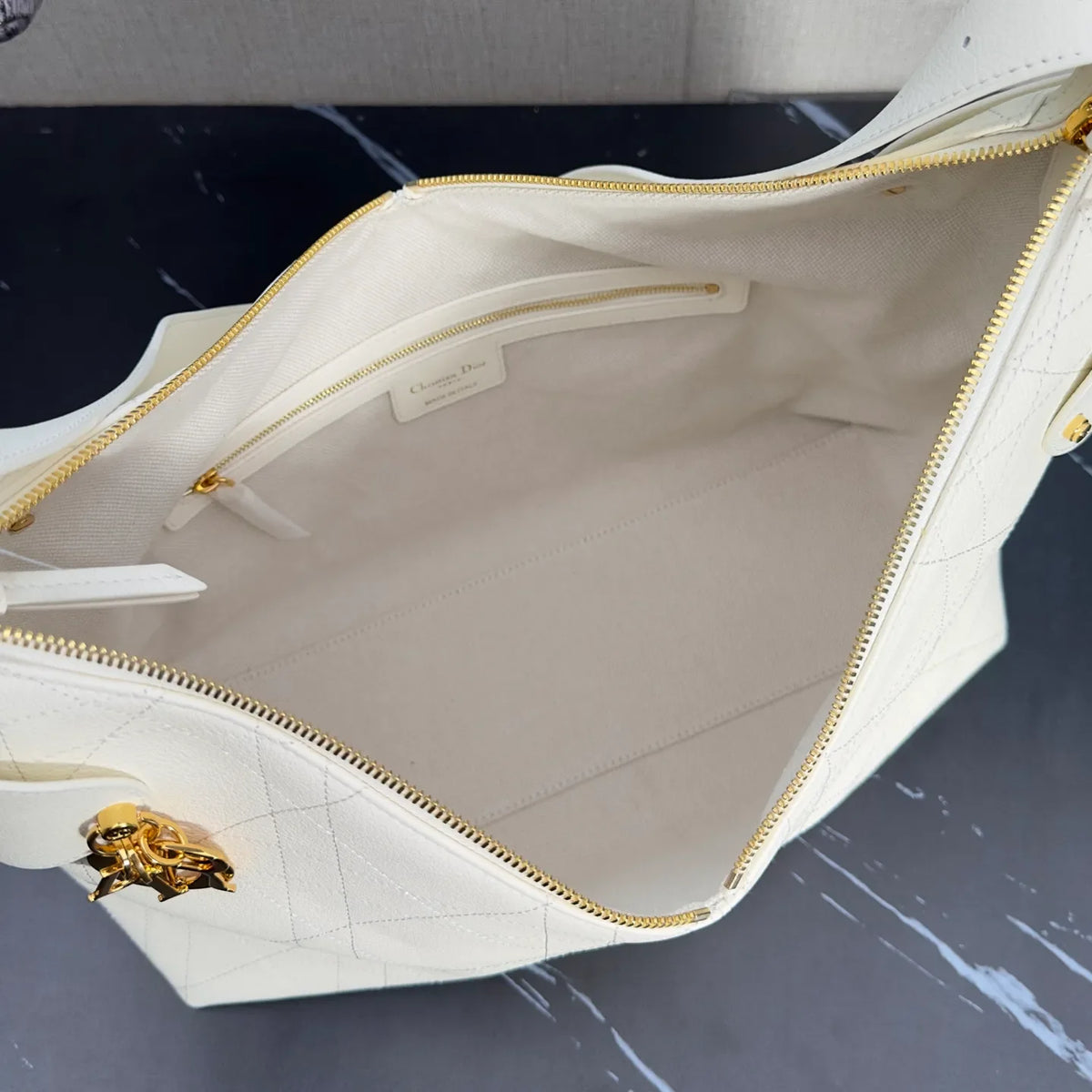 Voyage 13.4 in Leather Handbag 2847