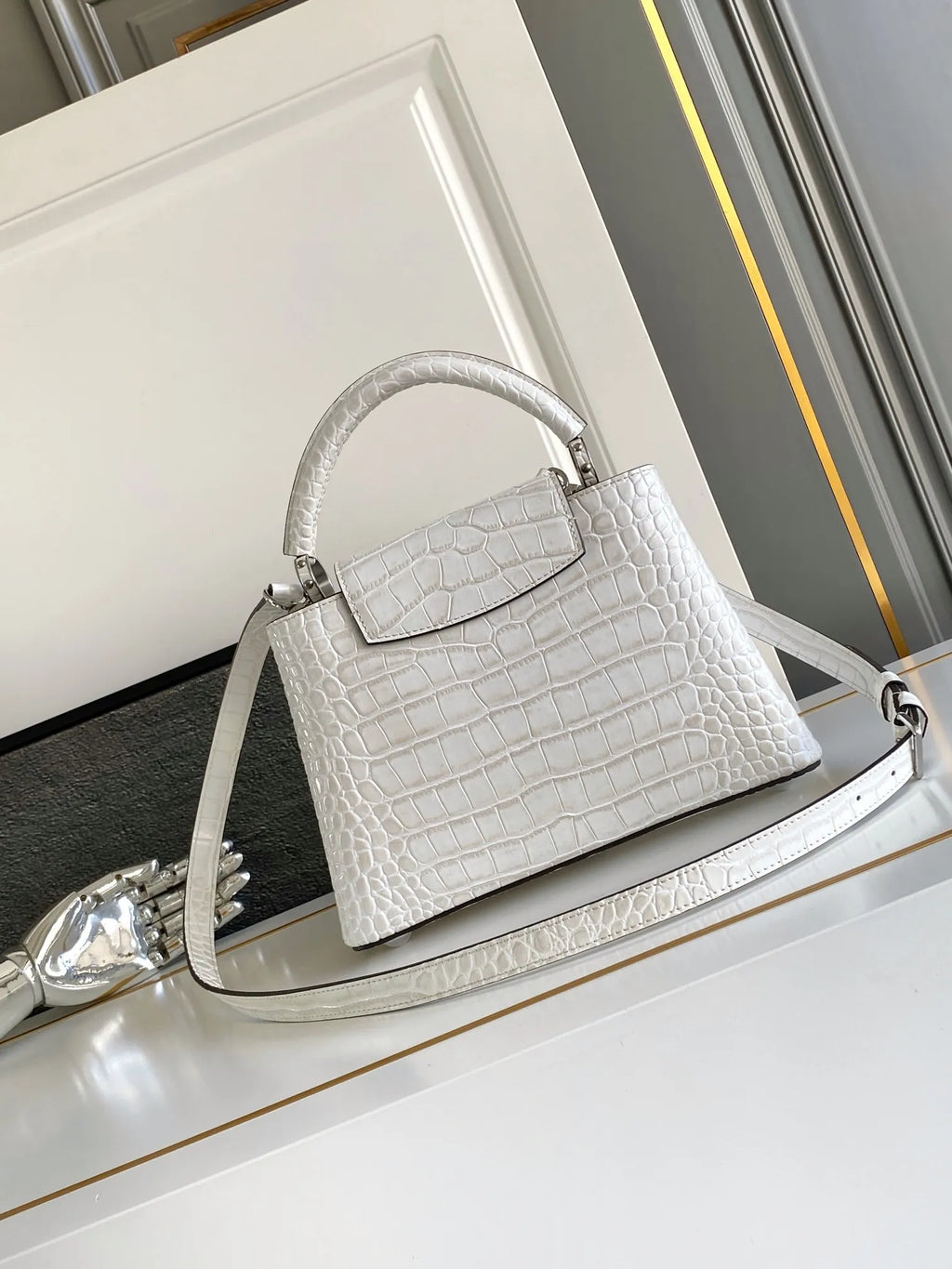 Dynamic Chip 10.6 in Sand Leather Handbag M92173