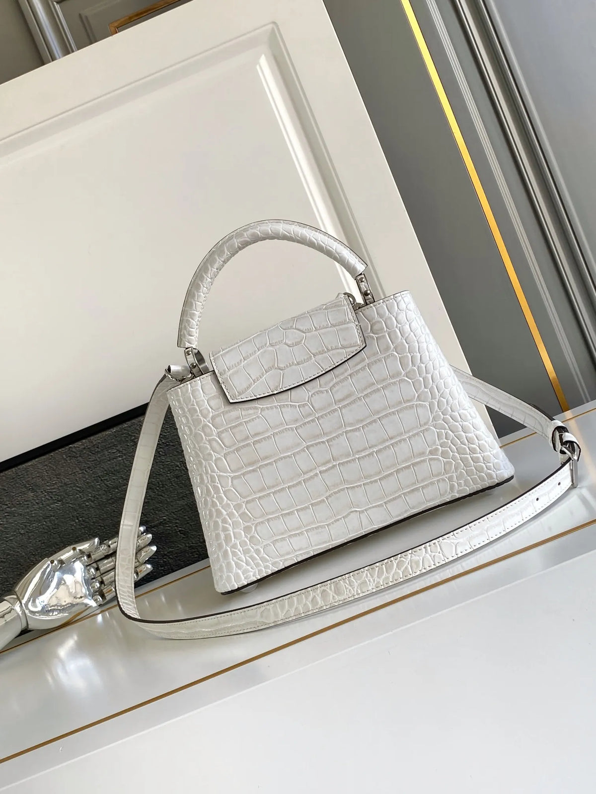 Dynamic Chip 10.6 in Sand Leather Handbag M92173