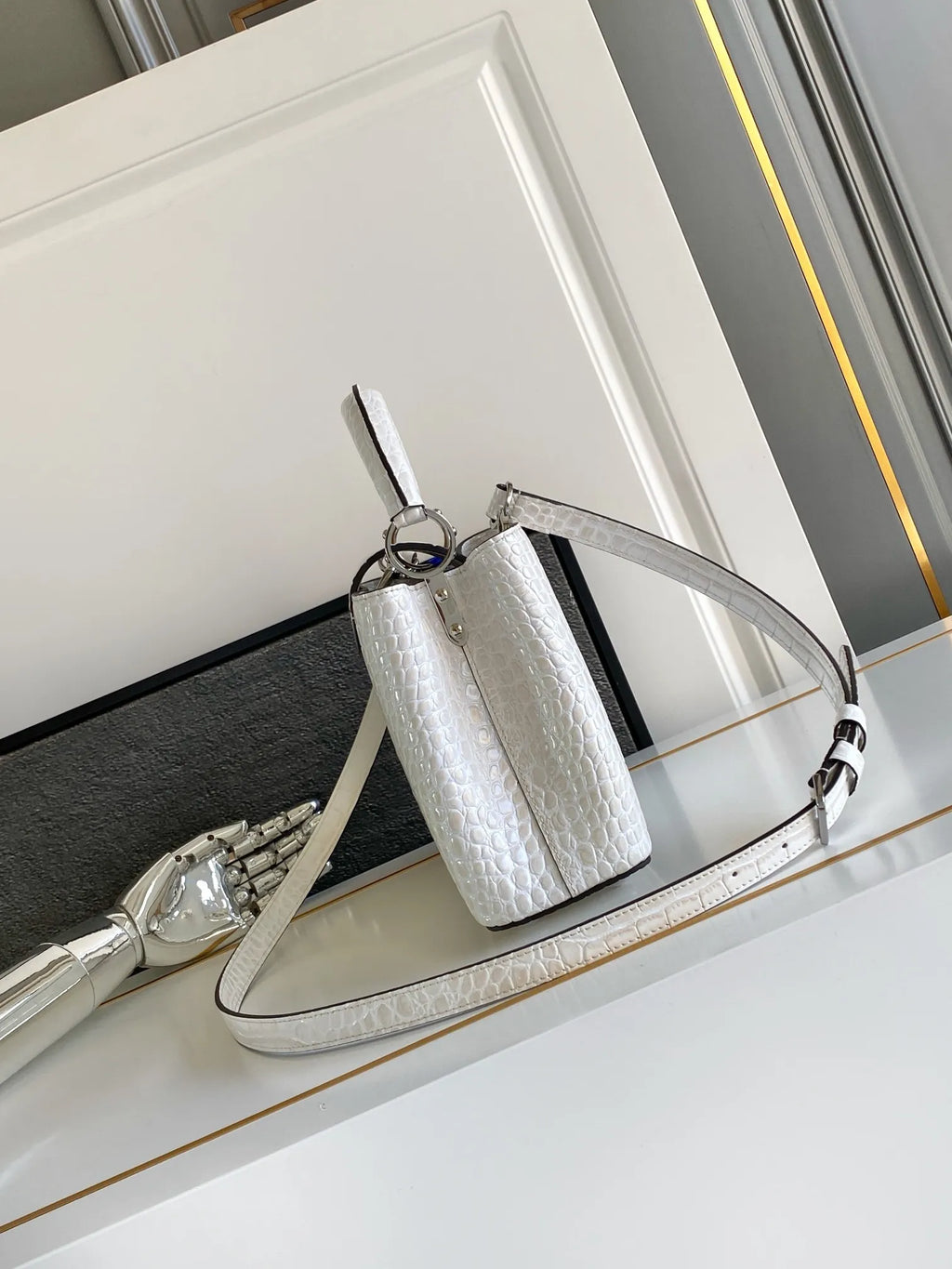 Dynamic Chip 10.6 in Sand Leather Handbag M92173